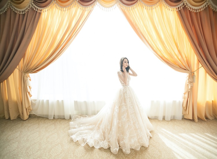 Making Your Wedding Special With Wedding Dresses and Gifts